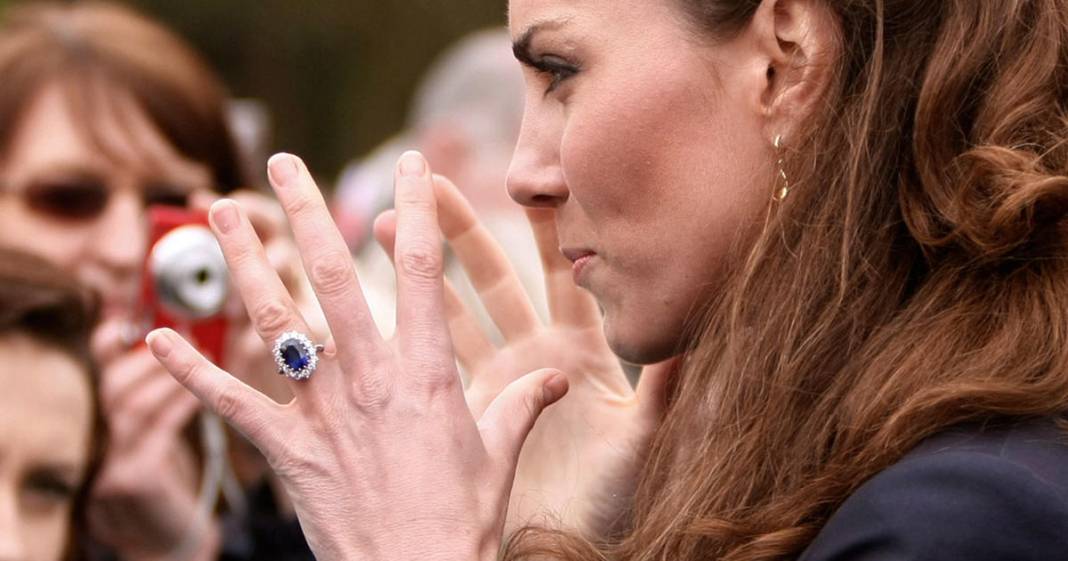 Kate Middleton'ın Ünlü Yüzüğü Lanetli Mi? 11